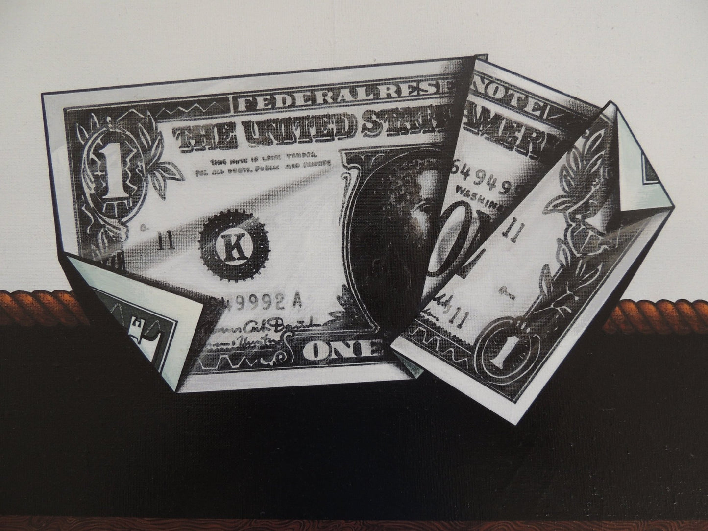 Dólar plegat de Antoni Miró, obra realizada en acrílico sobre lienzo que reinterpreta el símbolo del dólar como una reflexión crítica sobre el poder financiero, el capitalismo global y las desigualdades sociales contemporáneas detalle