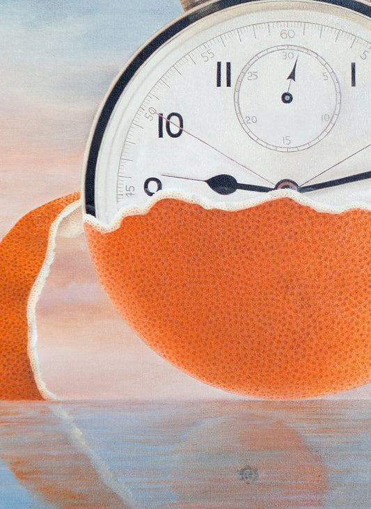 cuadro original de Gervasio Gallardo - El tiempo arte contemporáneo en Gaudifond. detalle de Reloj dentro de una cáscara de naranja flotando sobre el agua en un paisaje surrealista