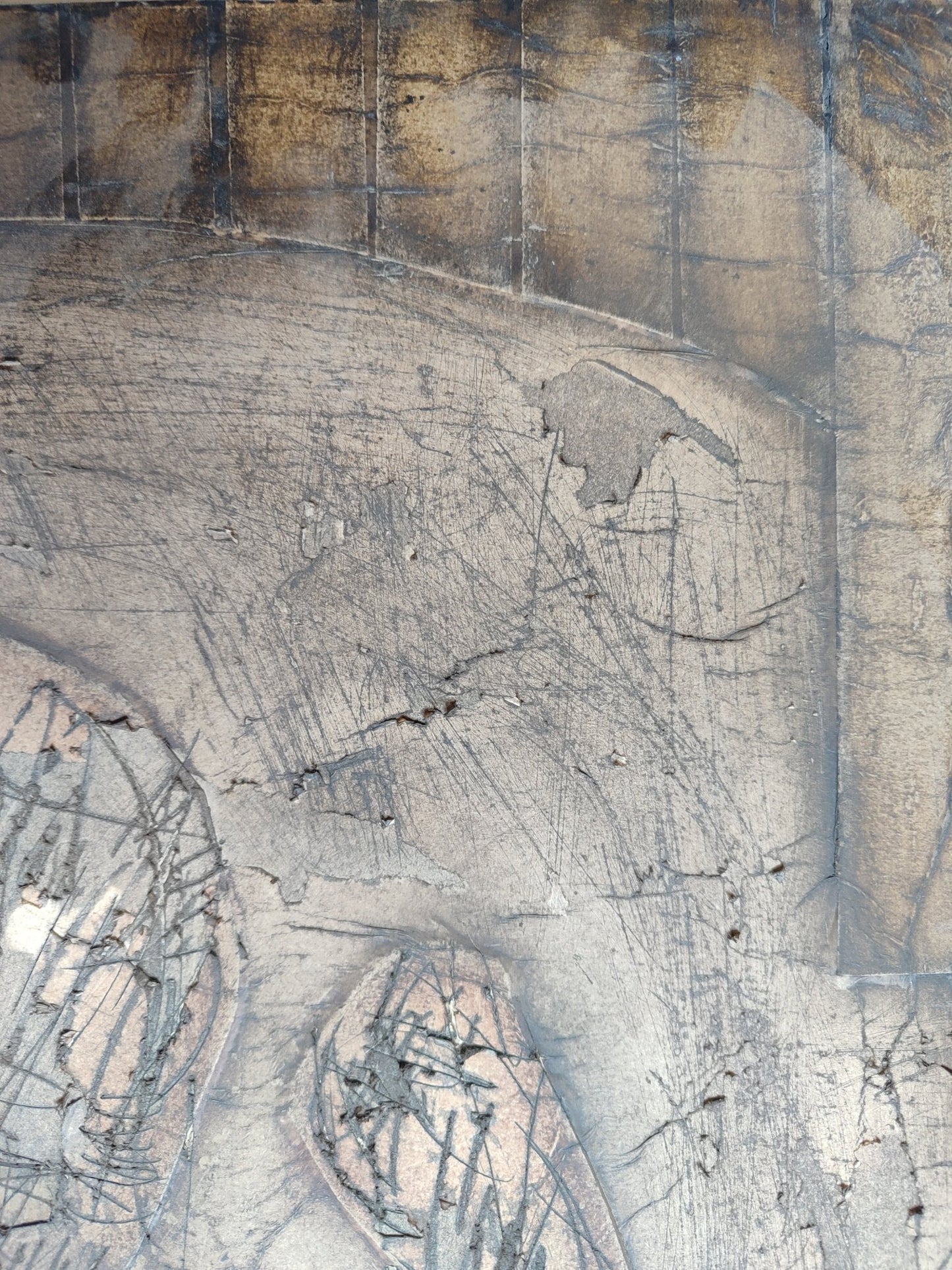 Agustín Alamán Hiroshima 22 pintura abstracta matérica con figura femenina y texturas en tonos grises y tierra del informalismo español siglo XX detalle superficie
