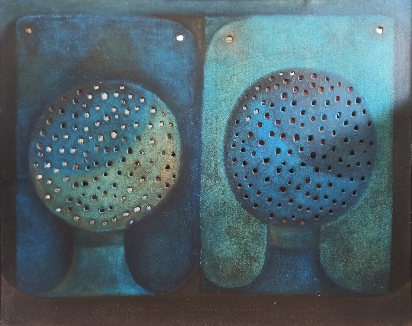 Pintura contemporánea Espejo introvertido de Carles Planell con lienzo perforado, donde materia y vacío crean luz, profundidad y un efecto introspectivo.