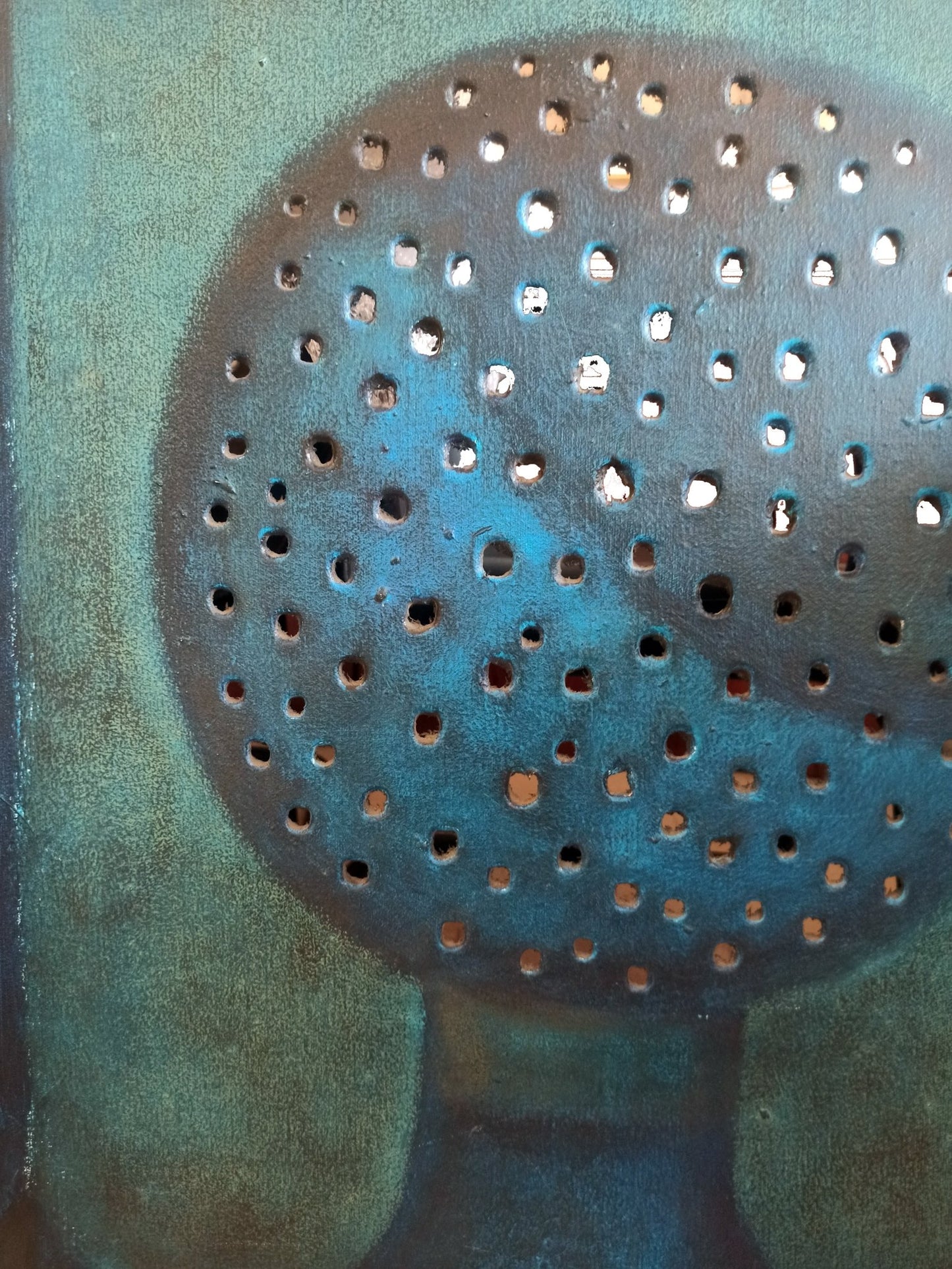 Pintura contemporánea Espejo introvertido de Carles Planell con lienzo perforado, detalle