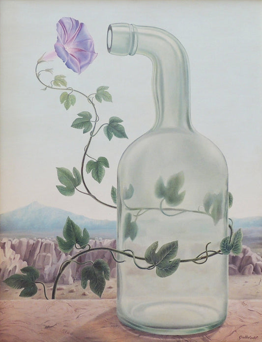 Gervasio Gallardo botella de vidrio con enredadera y flor violeta surrealismo hiperrealista paisaje árido simbolismo naturaleza y objeto