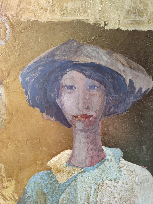 Pintura al óleo de Teresa Ramón, “Señora en una tienda de paraguas”, retrato femenino contemporáneo en tonos cálidos, dorado y azules con atmósfera íntima y narrativa sutil, detalle de cuadro, retrato