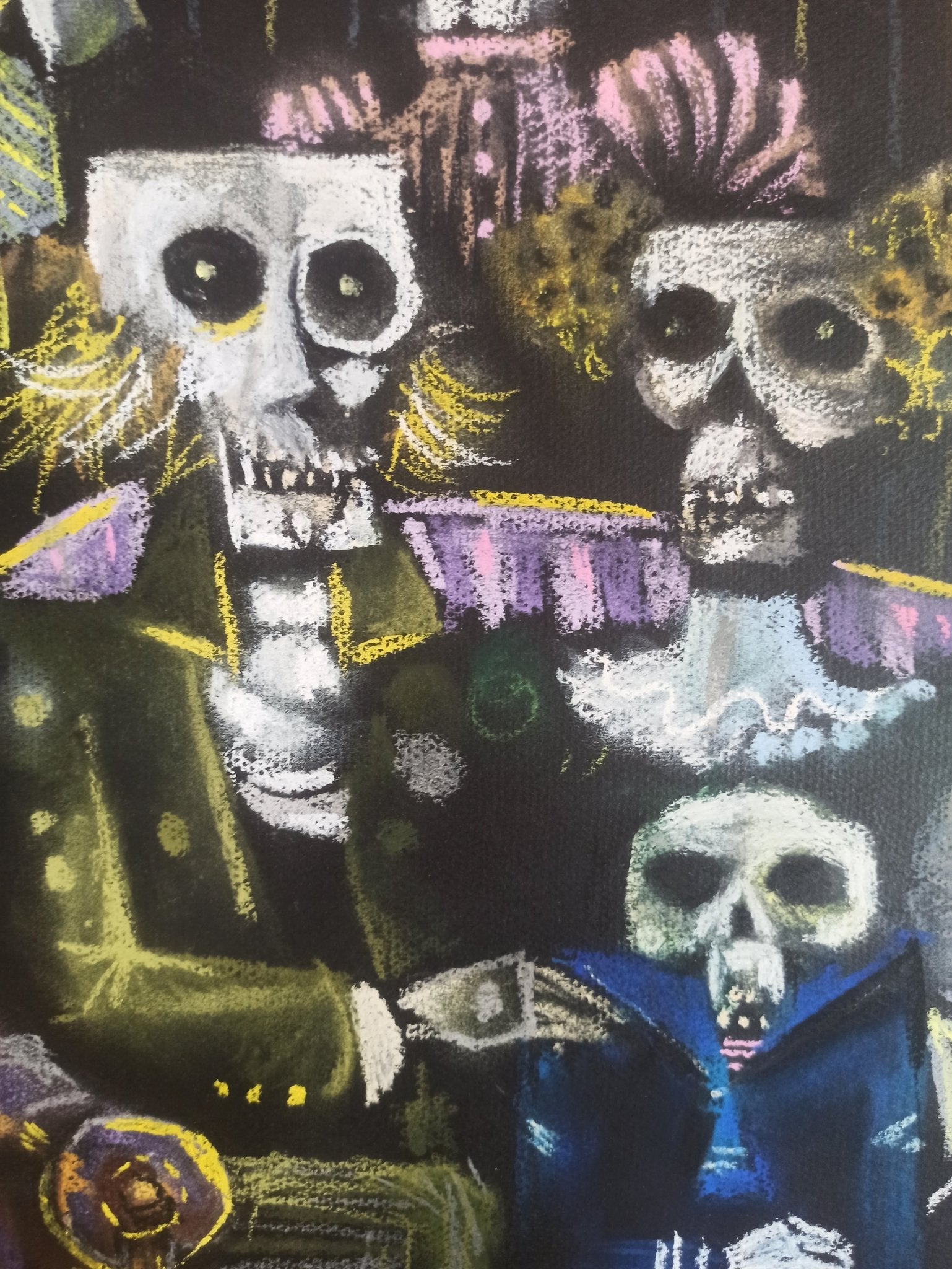 Eduard Alcoy, Homenaje a Solana, pastel original con figuras esqueléticas de carácter expresionista en una escena teatral y simbólica de atmósfera oscura detalle retrato