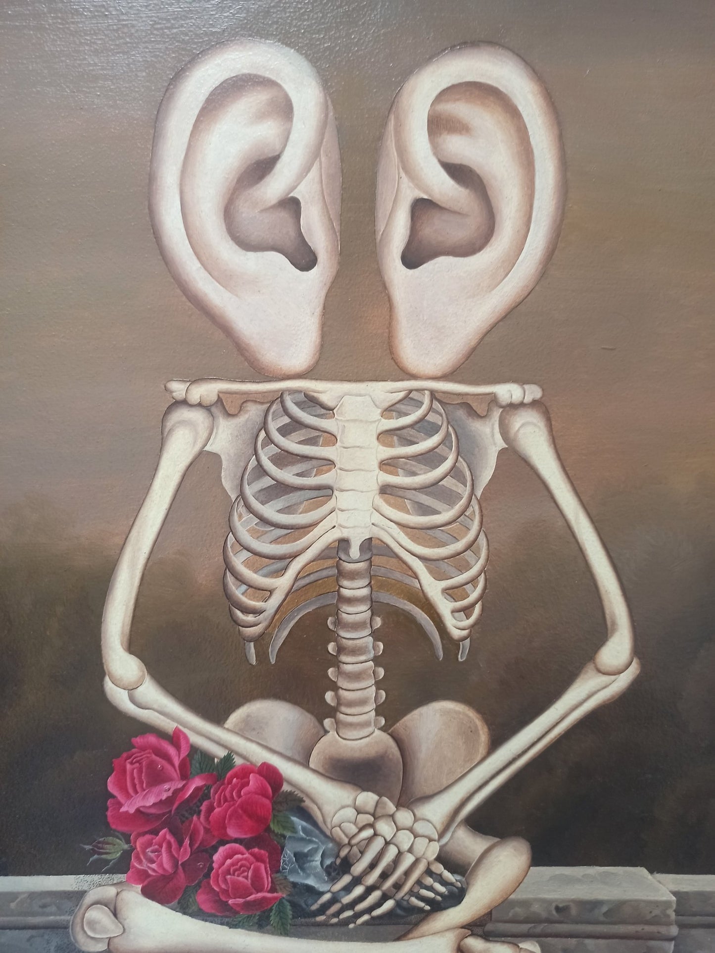 Gervasio Gallardo Esqueleto con ramo de flores pintura surrealista contemporánea detalle orejas, pintura con humor