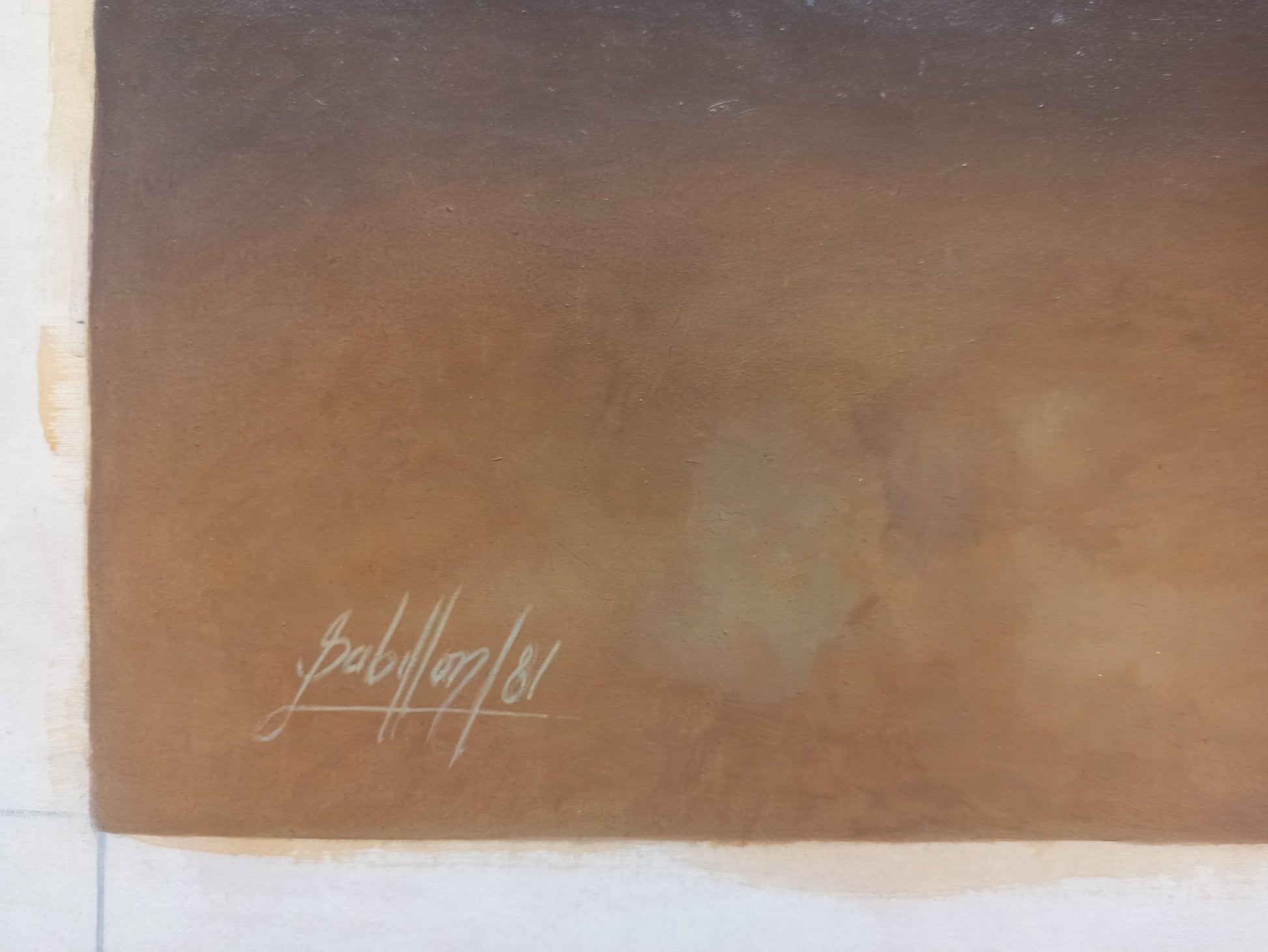 Gregorio Sabillón En la ventana pintura surrealista mujer rostro cosido frente a paisaje marino arte contemporáneo detalle firma