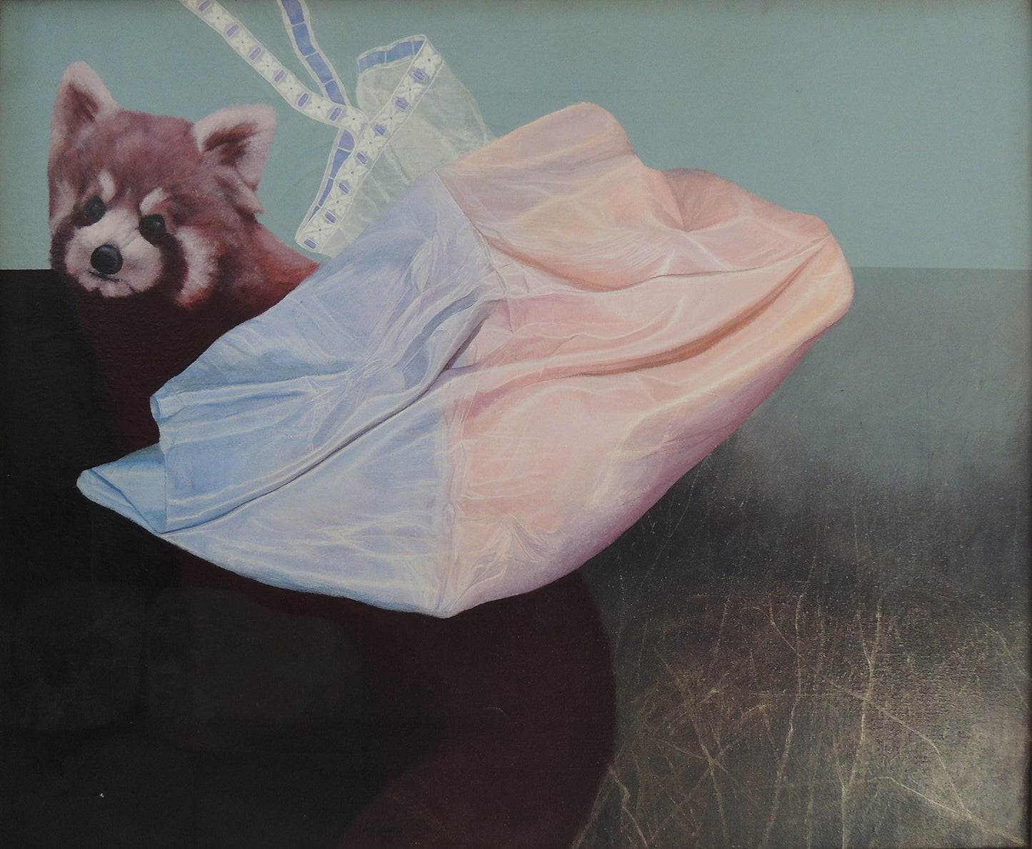 cuadro original de Iris Lázaro - Antes de la niebla arte contemporáneo en Gaudifond.Pintura  surrealista con un animal y un camison flotando en el viento