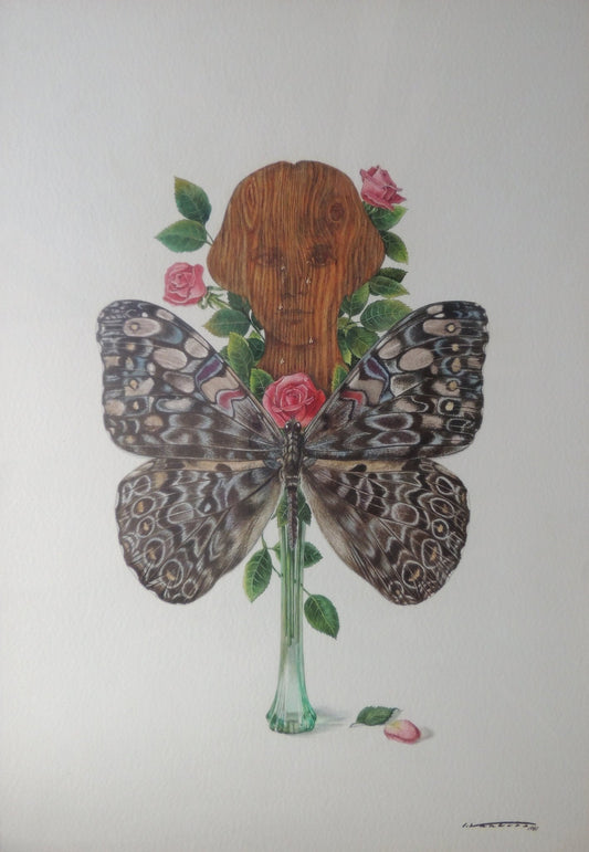 Ageronia Feroina, acuarela surrealista con mariposa de alas extendidas, rosas rosadas y figura humana de madera sobre fondo blanco.