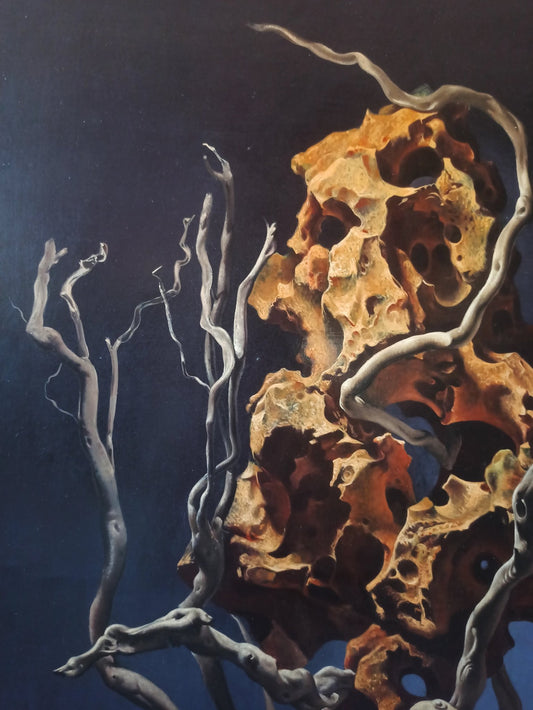 La Maîtresse de Zeus de Jan Van Der Loo, pintura surrealista de realismo fantástico con figura femenina transformada en árbol, ramas retorcidas, estructura mineral orgánica suspendida y paisaje simbólico inspirado en la mitología y la metamorfosis detalle