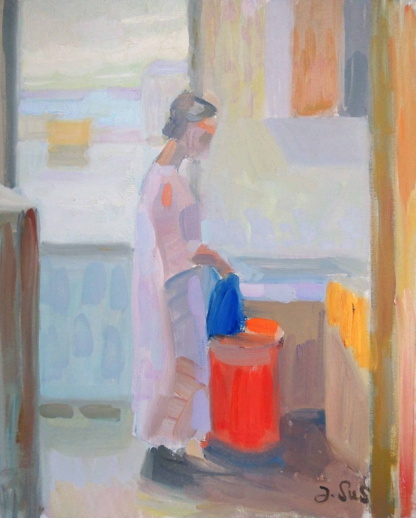 Jesús Sus, Tareas domésticas: escena interior con figura femenina en tonos pastel y pincelada suave, representando un momento cotidiano en un ambiente íntimo y luminoso.
