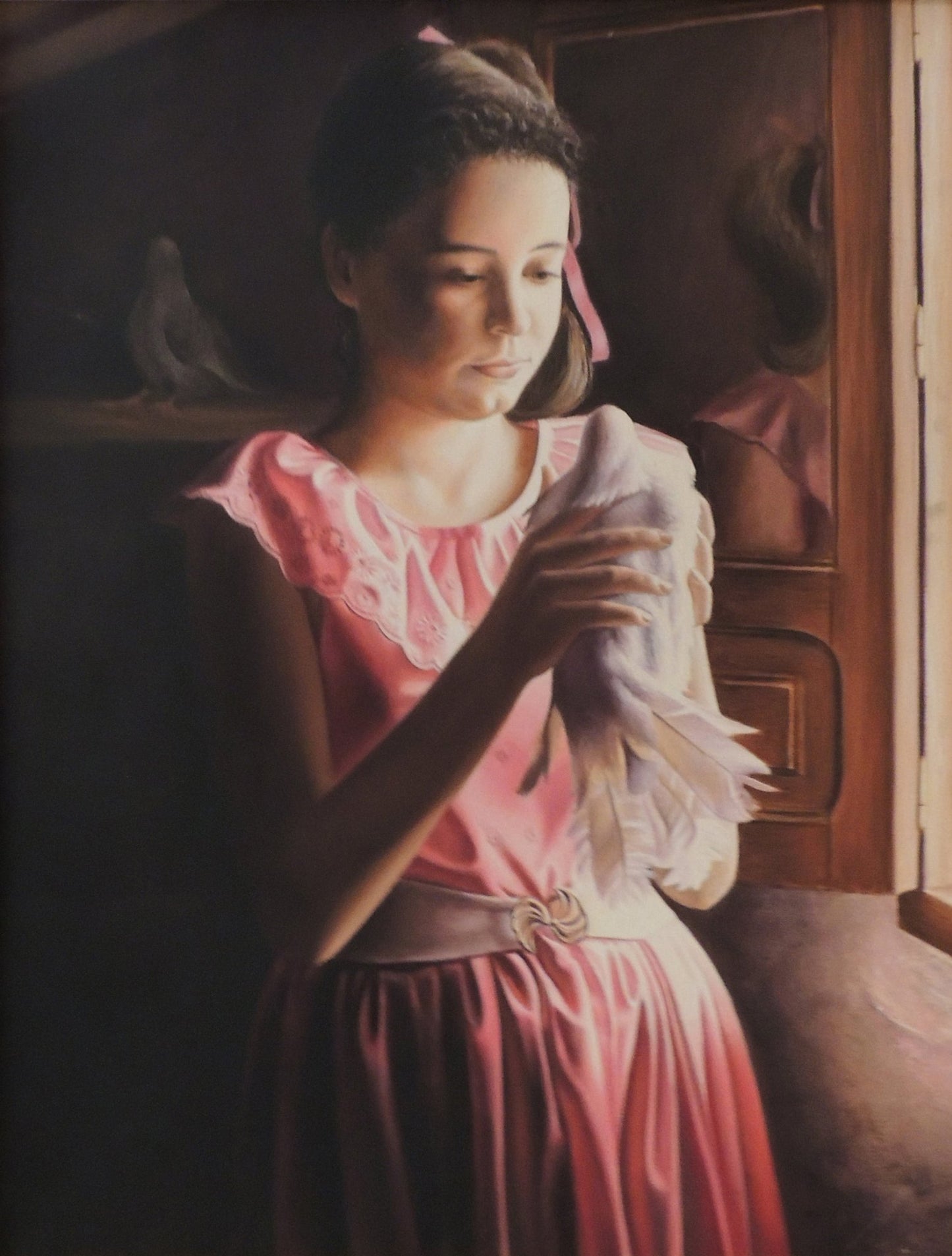 Juan Mir – El adiós, pintura original de joven sosteniendo una paloma junto a una ventana con iluminación suave y tonos rosados.Gaudifond