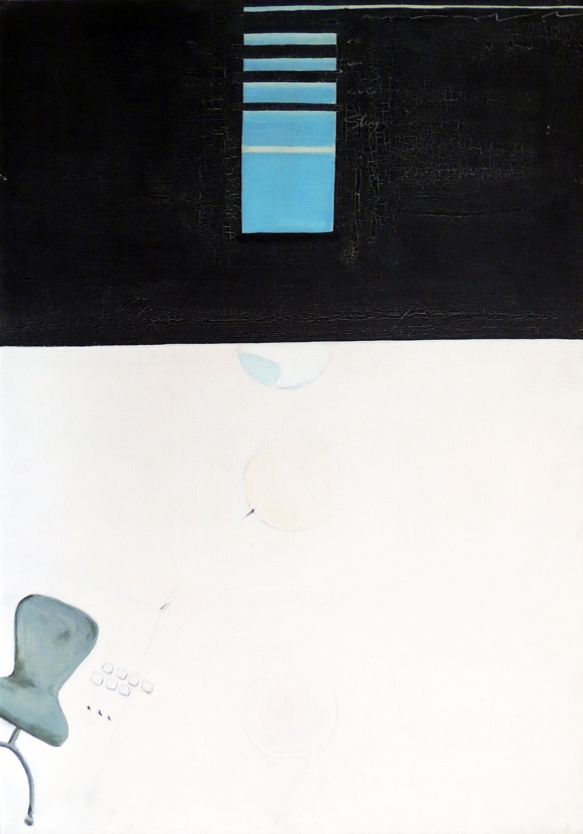 Obra abstracta minimalista de Kouji Ochiai con composición vertical, contraste entre zona oscura superior con ventana azul y espacio blanco inferior con formas difusas.