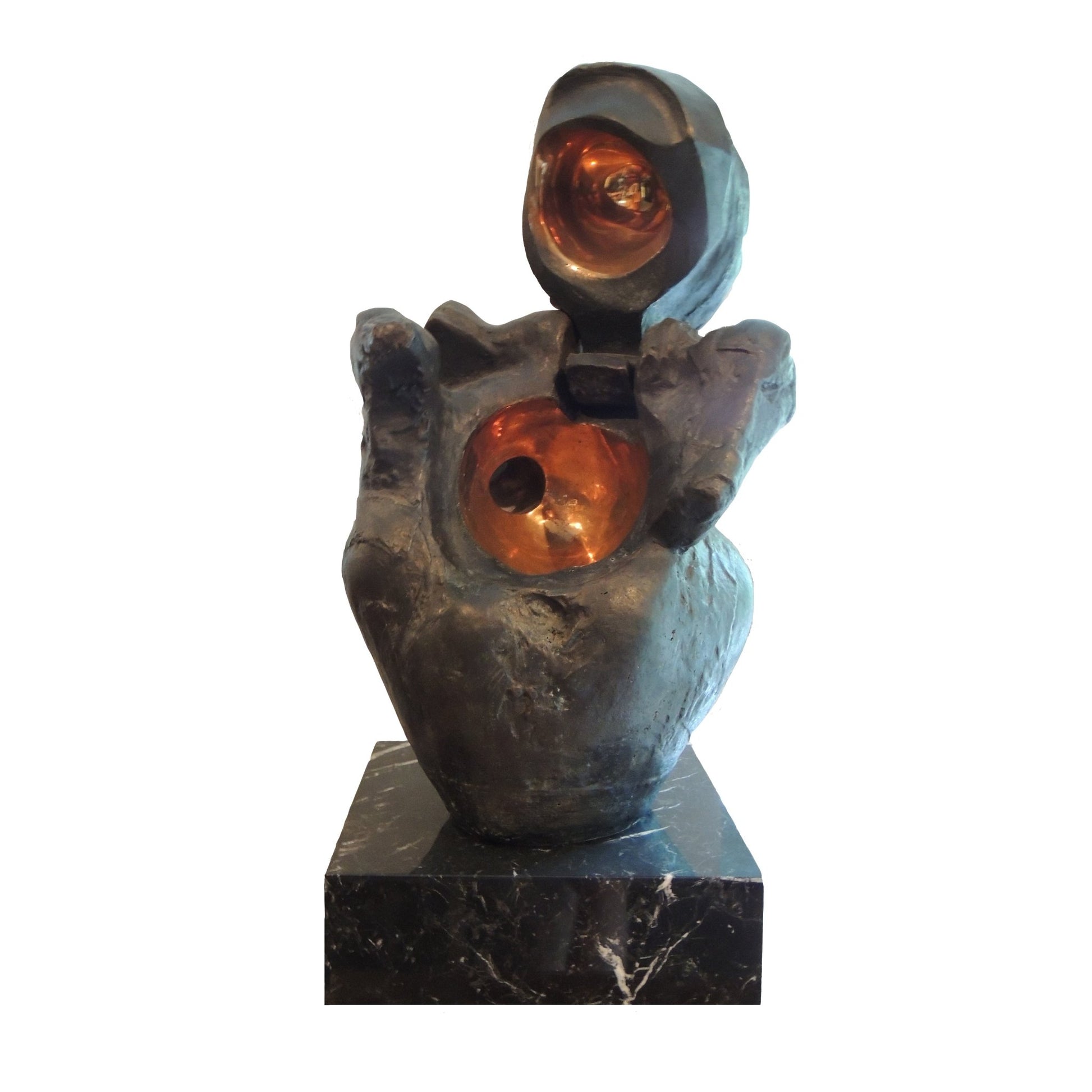 Escultura La Venus del Almendro de Pablo Serrano, obra de arte contemporáneo español que reinterpreta la figura femenina desde la abstracción simbólica.
