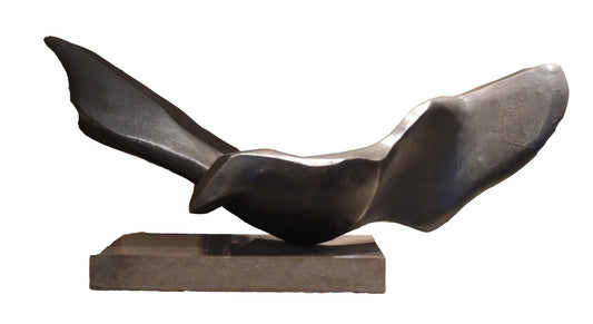 Escultura en bronce de Perecoll, pieza única de la Serie Pájaros, obra contemporánea que representa movimiento, equilibrio y libertad en composición escultórica